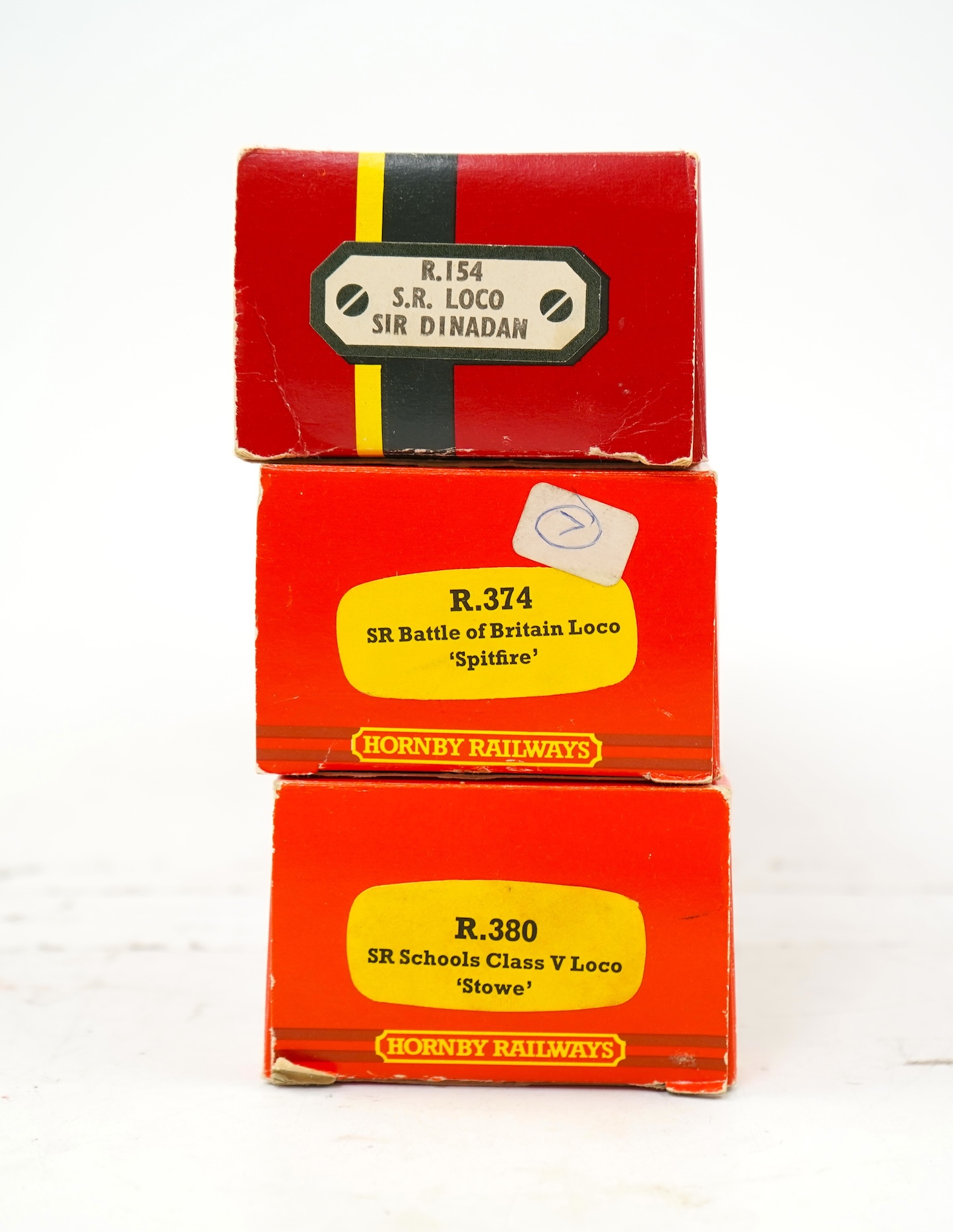 Three boxed Hornby Railways 00 gauge Sputhern Railway tender locomotives; a Battle of Britain Class, Spitfire 21C166, (R374), a Schools Class, Stowe 928, (R380), and a Class N15, Sir Dinadan 795 (R154)